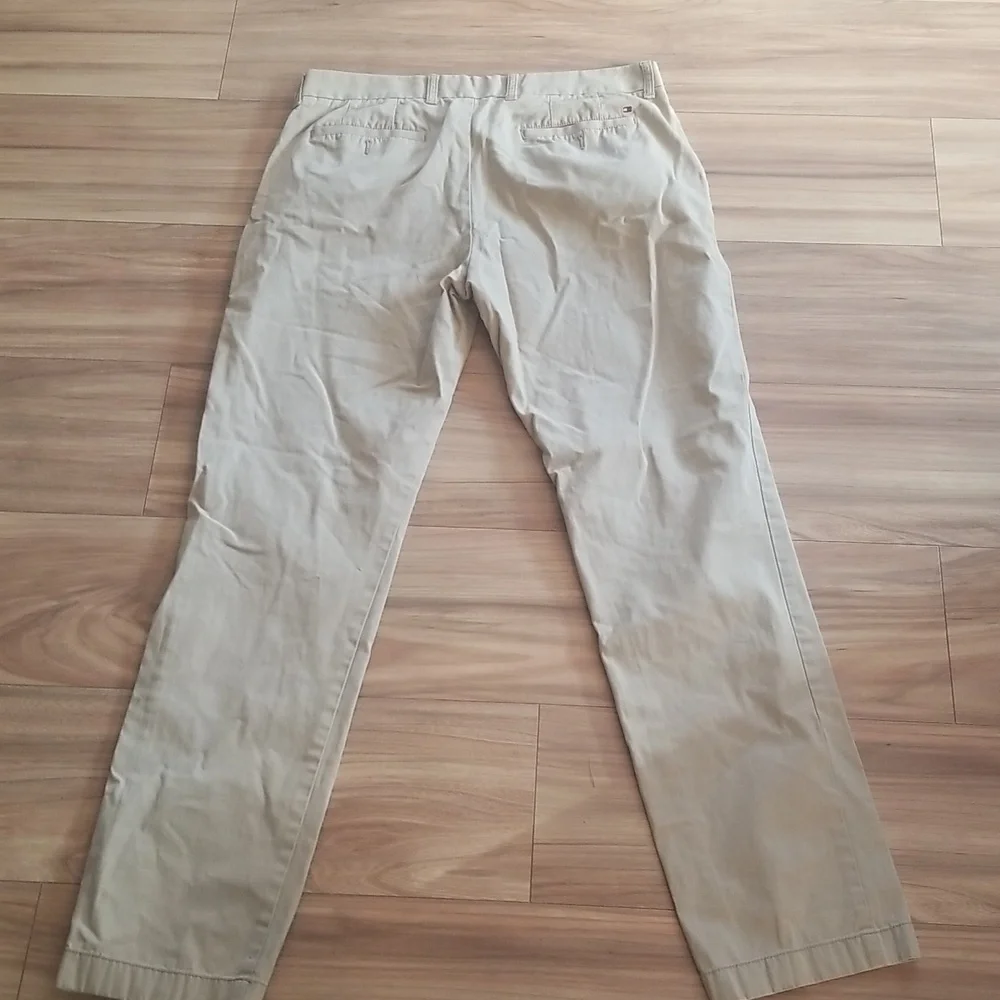 Tommy Hilfiger Tailor Fit Chino in Beige Mens Size 34x34 Classic Wardrobe Basic